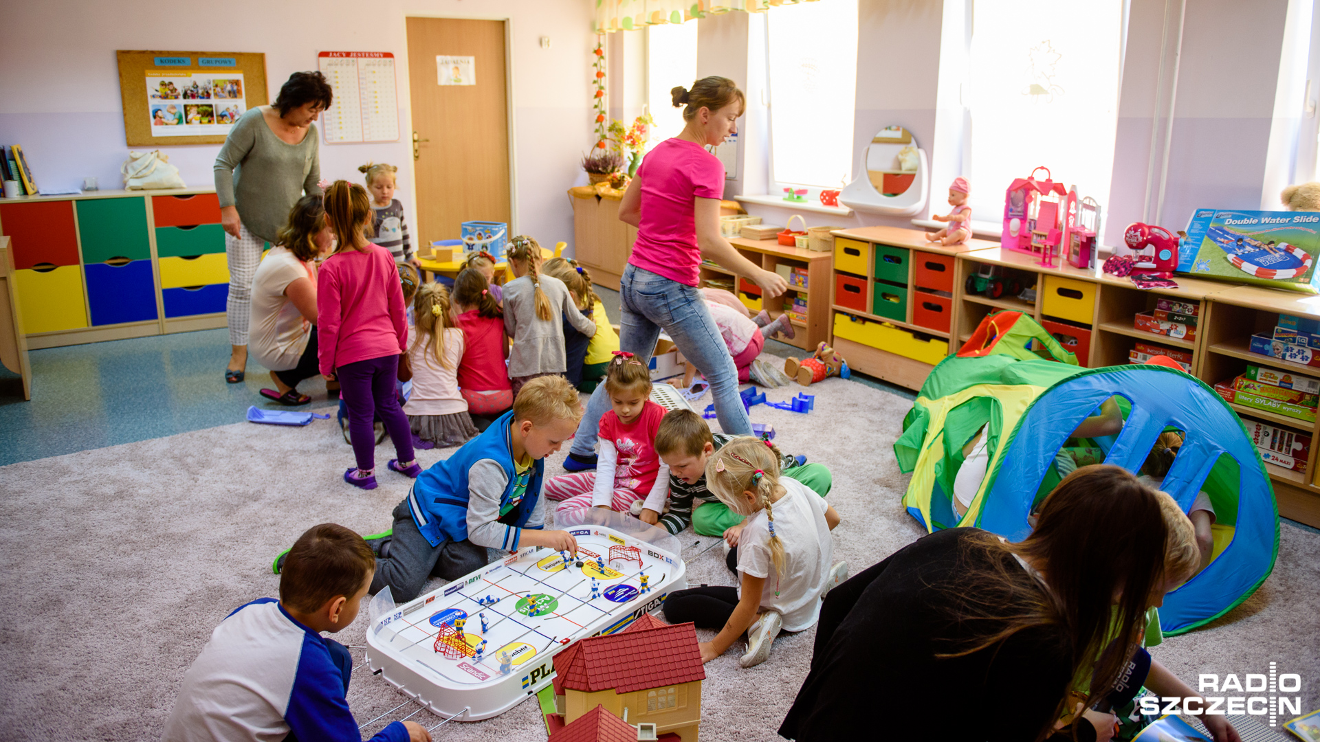 Ile dzieci i na jak długo będzie potrzebować opieki w ferie i wakacje - o to rodziców 6- i 7-latków ze Szczecina pytają urzędnicy. Taka ankieta trwa we wszystkich podstawówkach.