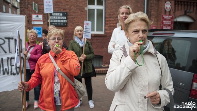 Protest przeciwko budowie terminala kontenerowego w Świnoujściu. Fot. Olaf Nowicki [Radio Szczecin] "Stop kontenerom" i "nie damy się zabetonować". Protest w Świnoujściu [ZDJĘCIA]