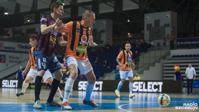 Halowi piłkarze Pogoni 04 Szczecin przegrali z FC Toruń 1:2. Fot. Olaf Nowicki [Radio Szczecin] Pierwsza porażka futsalowej Pogoni [ZDJĘCIA]