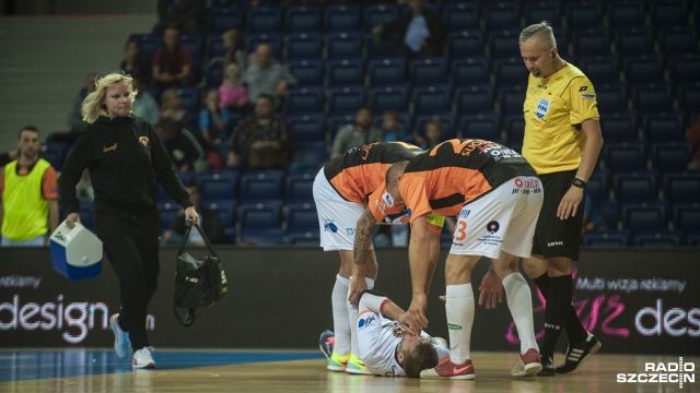 Halowi piłkarze Pogoni 04 Szczecin przegrali z FC Toruń 1:2. Fot. Olaf Nowicki [Radio Szczecin] Pierwsza porażka futsalowej Pogoni [ZDJĘCIA]