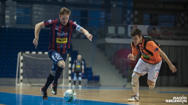 Halowi piłkarze Pogoni 04 Szczecin przegrali z FC Toruń 1:2. Fot. Olaf Nowicki [Radio Szczecin] Pierwsza porażka futsalowej Pogoni [ZDJĘCIA]