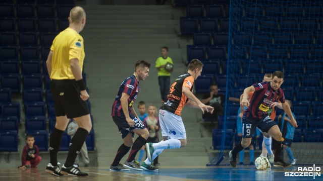 Halowi piłkarze Pogoni 04 Szczecin przegrali z FC Toruń 1:2. Fot. Olaf Nowicki [Radio Szczecin] Pierwsza porażka futsalowej Pogoni [ZDJĘCIA]