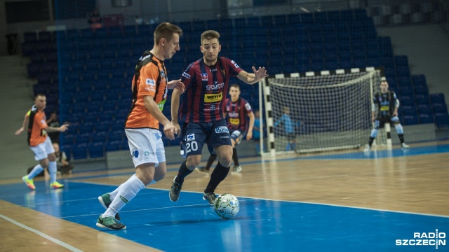 Halowi piłkarze Pogoni 04 Szczecin przegrali z FC Toruń 1:2. Fot. Olaf Nowicki [Radio Szczecin] Pierwsza porażka futsalowej Pogoni [ZDJĘCIA]