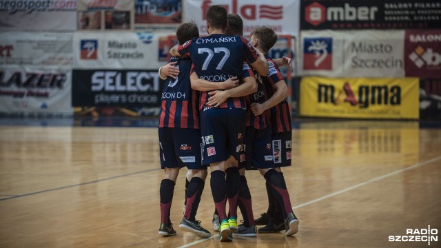 Halowi piłkarze Pogoni 04 Szczecin pokonali Red Devils Chojnice 9:2. Fot. Olaf Nowicki [Radio Szczecin] Futsalowa Pogoń strzela dziewięć goli i wygrywa [SKRÓT MECZU, ZDJĘCIA]