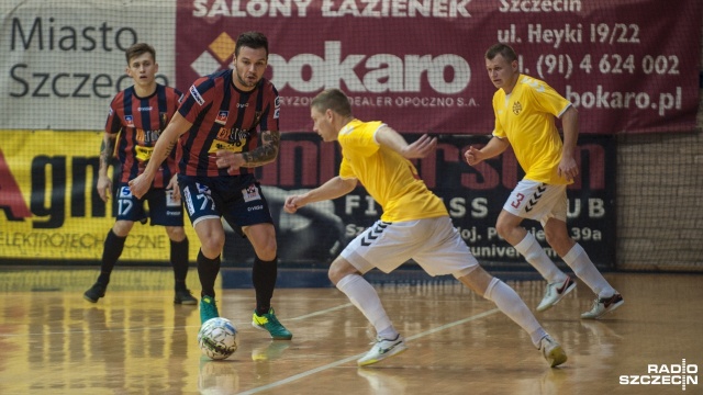 Halowi piłkarze Pogoni 04 Szczecin pokonali Red Devils Chojnice 9:2. Fot. Olaf Nowicki [Radio Szczecin] Futsalowa Pogoń strzela dziewięć goli i wygrywa [SKRÓT MECZU, ZDJĘCIA]