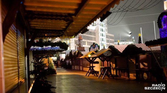 Aleja w którą wjechał zamachowiec. Fot. Konrad Nowak [Radio Szczecin] "Obawiam się i patrzę za siebie. Ale nie wolno po sobie tego pokazywać" [WIDEO, ZDJĘCIA]