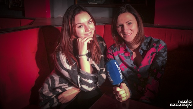 Języka polskiego nauczyłam się z telewizji i książek - przyznała Ewa Farna w Potyczkach Moniki Pyrek.