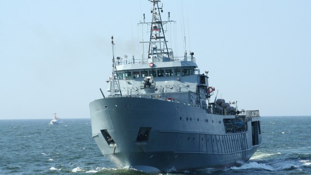 Okręt świnoujskiej 8. Flotylli Obrony Wybrzeża gotowy do akcji na całym globie. ORP Kontradmirał Xawery Czernicki rozpoczął roczny dyżur w Siłach Odpowiedzi NATO.