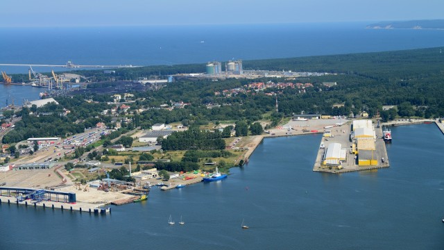 Wielopoziomowy parking na 200 samochodów, odnowione place wokół dworców PKP i PKS oraz ścieżki rowerowe prowadzące do terminalu promowego - taką inwestycję zapowiadają urzędnicy ze Świnoujścia.