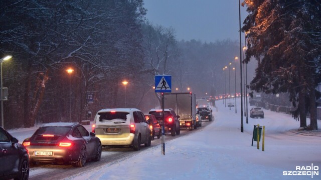 Spore korki utworzyły się w piątek rano na ulicach Szczecina oraz drogach w regionie.