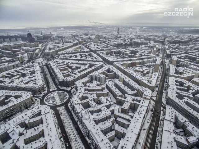Na drogach jest ślisko - informują kierowcy. W nocy z czwartku na piątek w Zachodniopomorskiem spadło kilka centymetrów śniegu.