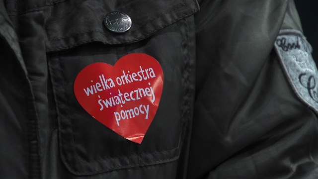 Szczecińska policja szuka złodzieja, który okradł wolontariuszkę Wielkiej Orkiestry Świątecznej Pomocy.