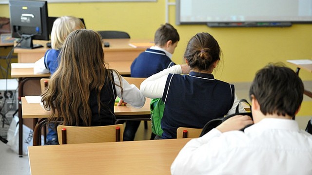 Likwidacja gimnazjów na razie wstrzymana. Nic nie wskazuje na to, aby te szkoły miały zniknąć - informuje Polska The Times.