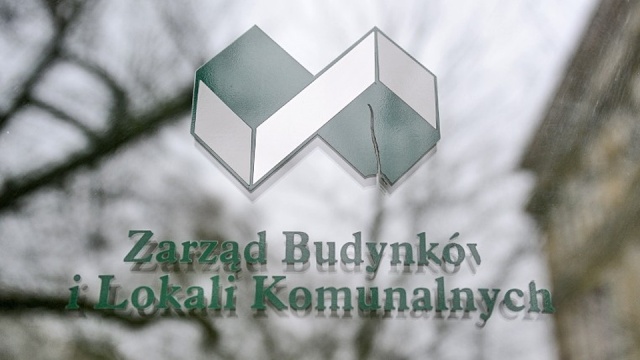 Zarząd Budynków i Lokali Komunalnych w Szczecinie ostrzega przed oszustami. Naciągacze próbują wyłudzać pieniądze w zamian za załatwienie mieszkania przy ul. Koszarowej w Dąbiu.