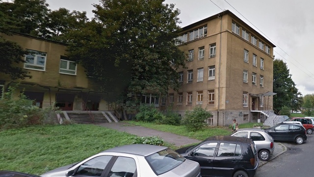 Urząd marszałkowski wystawił na sprzedaż budynek po byłym szpitalu pulmonologicznym przy ulicy Janosika w Szczecinie.