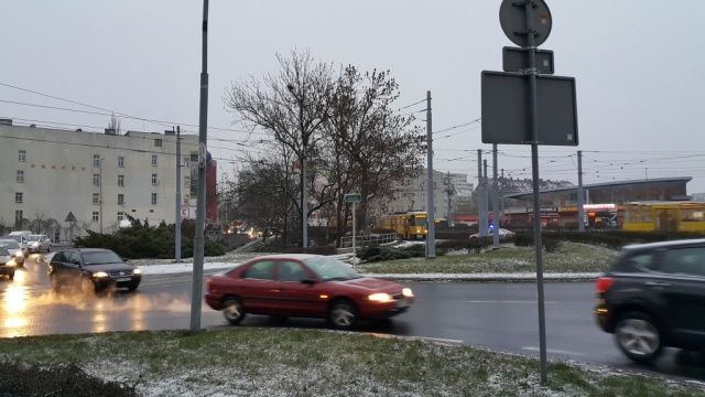 Wznowiono ruch tramwajów w kierunku dworca na Niebuszewie. Wcześniej na rondzie wykoleił się jeden ze składów blokując przejazd.
