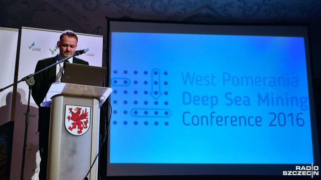 Polski koncern miedziowy chce się zaangażować w wydobycie rud rzadkich metali z dna Oceanu Spokojnego. KGHM rozpoczyna w tym celu współpracę z międzynarodową spółką zarejestrowaną w Szczecinie.