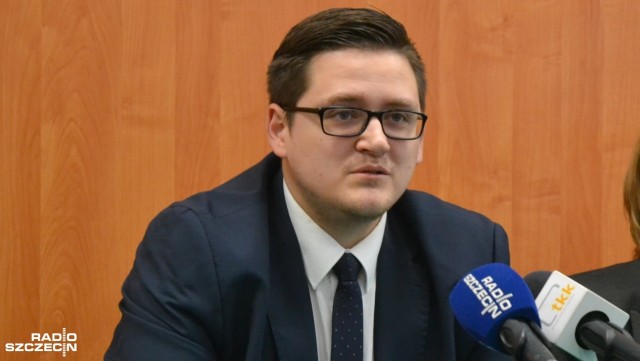 Rozwój przy wykorzystaniu unijnych środków - taki jest pomysł nowego dyrektora na szpital w Kołobrzegu. Tomasz Szymański, tydzień przed rozpoczęciem pracy na stanowisku kierującego placówką, spotkał się z dziennikarzami na konferencji prasowej.