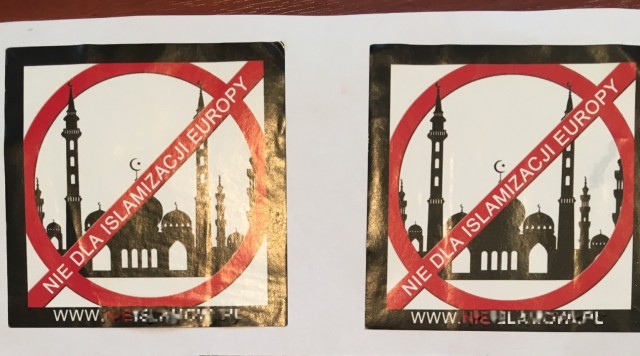 Wyrzucenie z akademika za przyklejenie na drzwiach studentek z Turcji nalepki z napisem Nie dla islamizacji Europy - taki los czeka studenta Uniwersytetu Szczecińskiego.