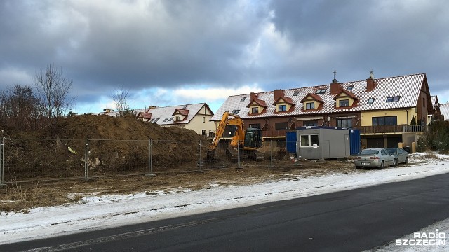 Supermarket powstaje, ale protesty nie ustaną. Zaczęła się budowa sklepu sieci Netto na osiedlu Morena na szczecińskim Osowie.