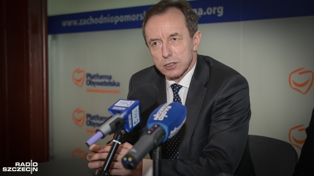 Rząd chce zaoszczędzić, a cenę zapłacą pacjenci - tak zmiany na liście refundacyjnej ocenił senator PO i transplantolog ze Szczecina Tomasz Grodzki.