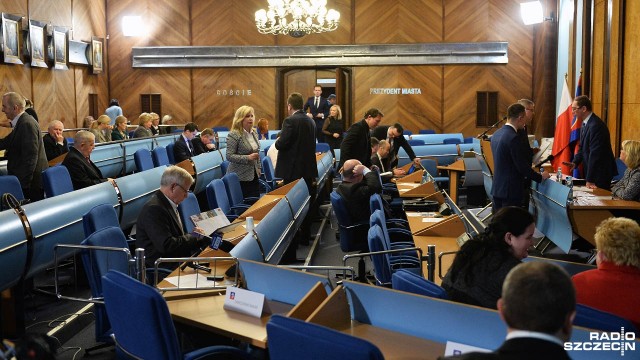 Rada miasta zdecydowała: Szczecin wystąpił ze Związku Miast Polskich i Związku Miast Bałtyckich. Wcześniej jednak radni poprosili o wyjaśnienia przedstawicieli miasta.