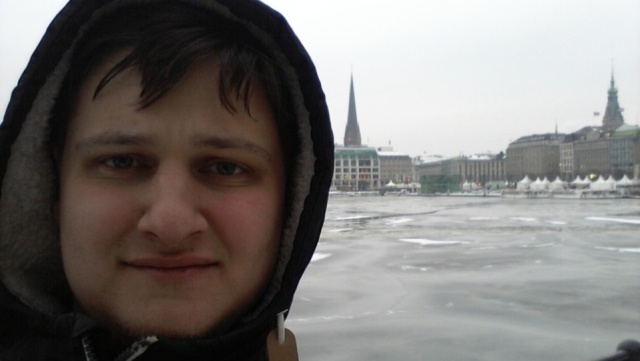 Policja poszukuje 22-latka z Ukrainy, który w nocy z soboty na niedzielę zaginął w okolicach Wałów Chrobrego w Szczecinie.
