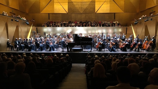 Znany pianista jazzowy i kompozytor Leszek Możdżer wystąpił w piątek wieczorem w Filharmonii Szczecińskiej. Zagrał ze szczecińską Orkiestrą Symfoniczną Koncert fortepianowy na lewą rękę Maurycego Ravela.