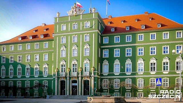 Nawet trzy tygodnie trzeba czekać, żeby zarejestrować samochód przez internet lub telefonicznie w szczecińskim magistracie. To niechlubny rekord w skali kraju, bo w innych polskich gminach takie sprawy są załatwiane od ręki.