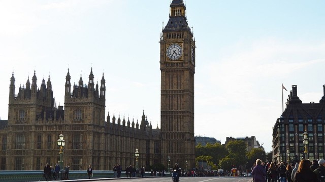 Premier Wielkiej Brytanii David Cameron negocjuje nowe porozumienie z Unia Europejską w sprawie zasiłków dla imigrantów, w tym Polaków.