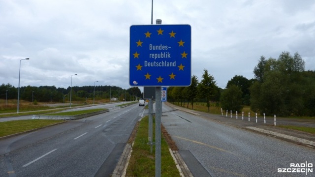 Duński rząd postanowił przedłużyć tymczasowe kontrole dokumentów na granicy z Niemcami do 23 lutego. Ma to ograniczyć napływ nielegalnych migrantów - podaje Polska Agencja Prasowa.