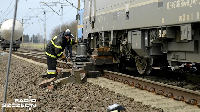 Kolejarze chcą w czwartek odblokować drugi tor trasy do Poznania. Był wyłączony z użytku od ponad tygodnia, gdy w Słonicach niedaleko Choszczna wykoleił się pociąg towarowy.