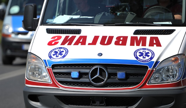 Dwa auta osobowe zderzyły się na drodze krajowej numer 10 w okolicach Suchania. Dwie osoby są ranne.