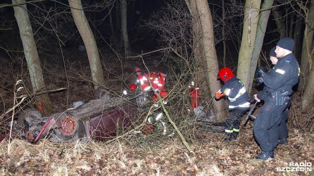 Kierowca Daewoo Lanos w wyniku zbyt dużej prędkości wypadł z drogi na zakręcie. Wpadł na drzewo, dachował. W wyniku obrażeń - poniósł śmierć na miejscu.