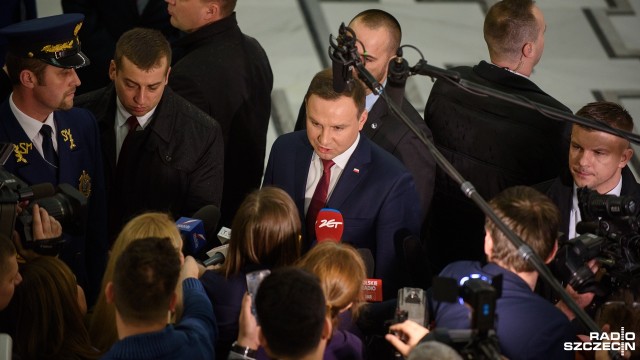 Prezydent Andrzej Duda po spotkaniu z protestującymi przeciwko kontrowersyjnej ustawie przyznał, że nie uważa jej za rozwiązanie doskonałe i będzie nowelizacja.
