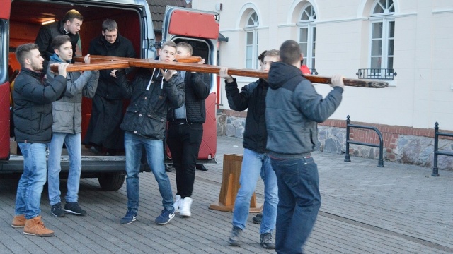 Symbole Światowych Dni Młodzieży od soboty są w Szczecinie. Krzyż i Ikona Matki Bożej od tygodnia pielgrzymują po parafiach Archidiecezji Szczecińsko-Kamieńskiej.