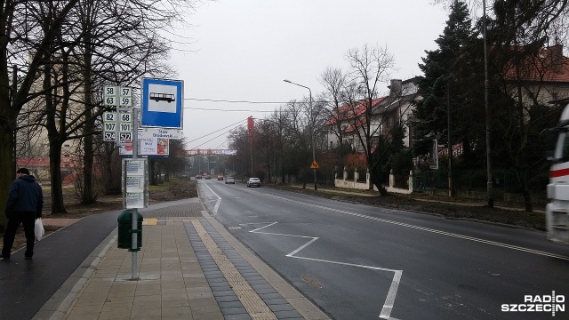 Autobusy komunikacji miejskiej m.in. linii 63 i 107 - od poniedziałku zatrzymują się przy Stawie Brodowskim.