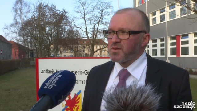 Zakwaterowanie i nauka języka - to według naszych zachodnich sąsiadów dwa główne problemy z jakimi muszą zmierzyć się samorządy po przyjęciu imigrantów. Władze starostwa Vorpommern-Greifswald opowiedziały w środę przedstawicielom polskich gmin, jak oni rozwiązują skutki kryzysu migracyjnego u siebie w powiecie.