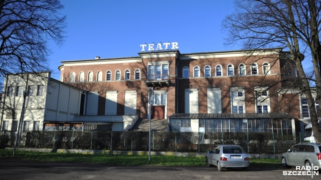 Siedziba Teatru Polskiego w Szczecinie wymaga gruntownej przebudowy, a Teatr Współczesny czeka na swój budynek. Potrzeby są znane od lat, gorzej jednak z finansami na ich realizację. O tym, kiedy szczecińskie teatry doczekają się siedzib dostosowanych do potrzeb, dyskutowali goście wczorajszego magazynu Radio Szczecin na Wieczór.