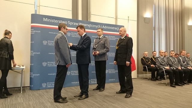 Ośmioro policjantów z naszego regionu wyróżnionych przez prezydenta Andrzeja Dudę.