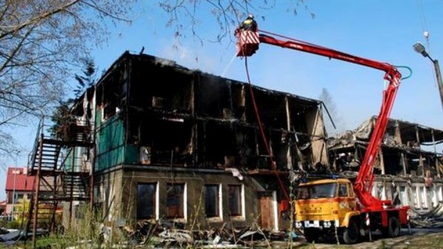 Kamień Pomorski musi zaciągnąć większy kredyt w związku z odszkodowaniami dla ofiar tragicznego pożaru hotelu socjalnego sprzed siedmiu lat.