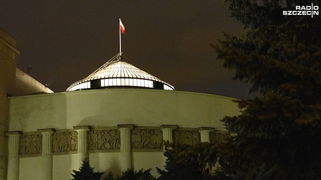 Inspekcja Pracy skontroluje nocne posiedzenia Sejmu - informuje Gazeta Wyborcza. Inspektorzy mają sprawdzić czy podczas przedłużających się posiedzeń przestrzegane są prawa pracowników izby.