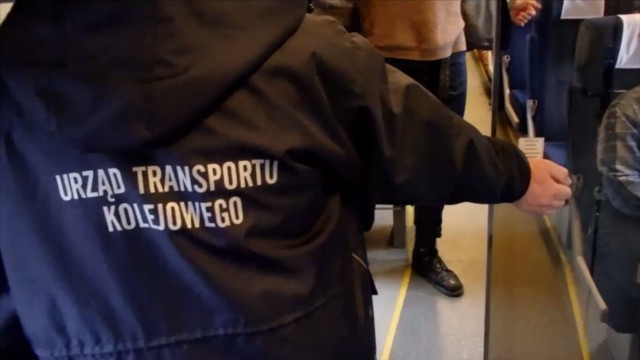 Urząd Transportu Kolejowego rozpoczął kontrole i jak się okazało, pasażerowie podróżują w skandalicznych warunkach. Pracownicy UTK sprawdzili niektóre pociągi PKP Intercity pod kątem usterek. Kilkanaście z nich wyjeżdżało na trasy z większymi bądź mniejszymi awariami.