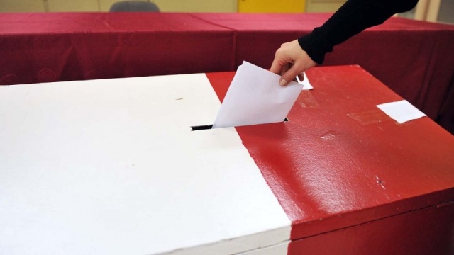 Od godz. 7 w niedzielę trwa referendum w Trzebiatowie. Pytanie referendalne dotyczy odwołania burmistrza Zdzisława Matusewicza. Głosowanie potrwa do godz. 21.