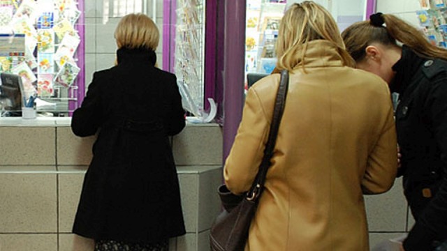 Od 1 marca więcej zapłacimy na Poczcie Polskiej. Ceny niektórych znaczków poszły w górę średnio o 20 groszy, a paczek - o kilka złotych.