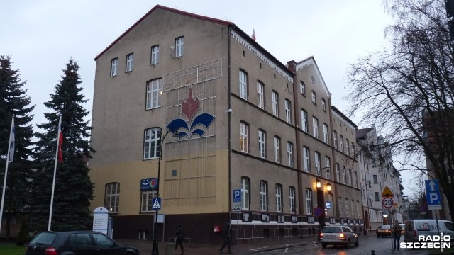 Bezdomni traktują kołobrzeski magistrat jak przytułek, a czasami nawet publiczny szalet. Przesiadują na korytarzach, szukając schronienia przed zimnem.