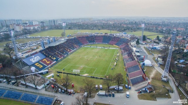 Prezydent Krzystek powinien rozmawiać ze stroną społeczną w sprawie stadionu w Szczecinie - uważają politycy Prawa i Sprawiedliwości. I takie oświadczenie upublicznili w czwartek.