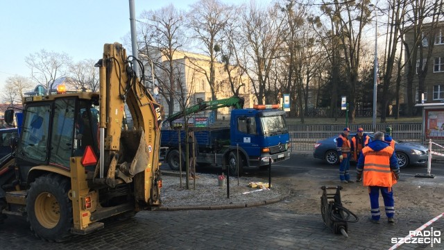 Awaria wodociągu przy alei Wojska Polskiego w Szczecinie, do której doszło w piątek rano, została usunięta przed godz. 13. Wodę mają już uczniowie Katolickiego Liceum Ogólnokształcącego.