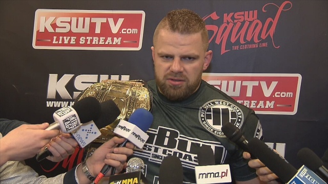 KSW 35 bez niespodzianek, ale szczecińscy fani mieszanych sztuk walk nie mogą narzekać. Pas mistrza wagi ciężkiej obronił Karol Bedorf, który gradem ciosów zakończył walkę z Jamesem Mcsweeneyem po kilkudziesięciu sekundach.