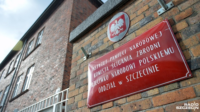 Oddziałowa Komisja Ścigania Zbrodni przeciwko Narodowi Polskiemu w Szczecinie wszczęła śledztwo w sprawie ukrywania archiwalnych dokumentów. Chodzi o kserokopie zobowiązania do współpracy z byłymi służbami PRL podpisane przez Stanisława G. Zgodnie z prawem, akta powinny być przekazane do Instytutu Pamięci Narodowej.